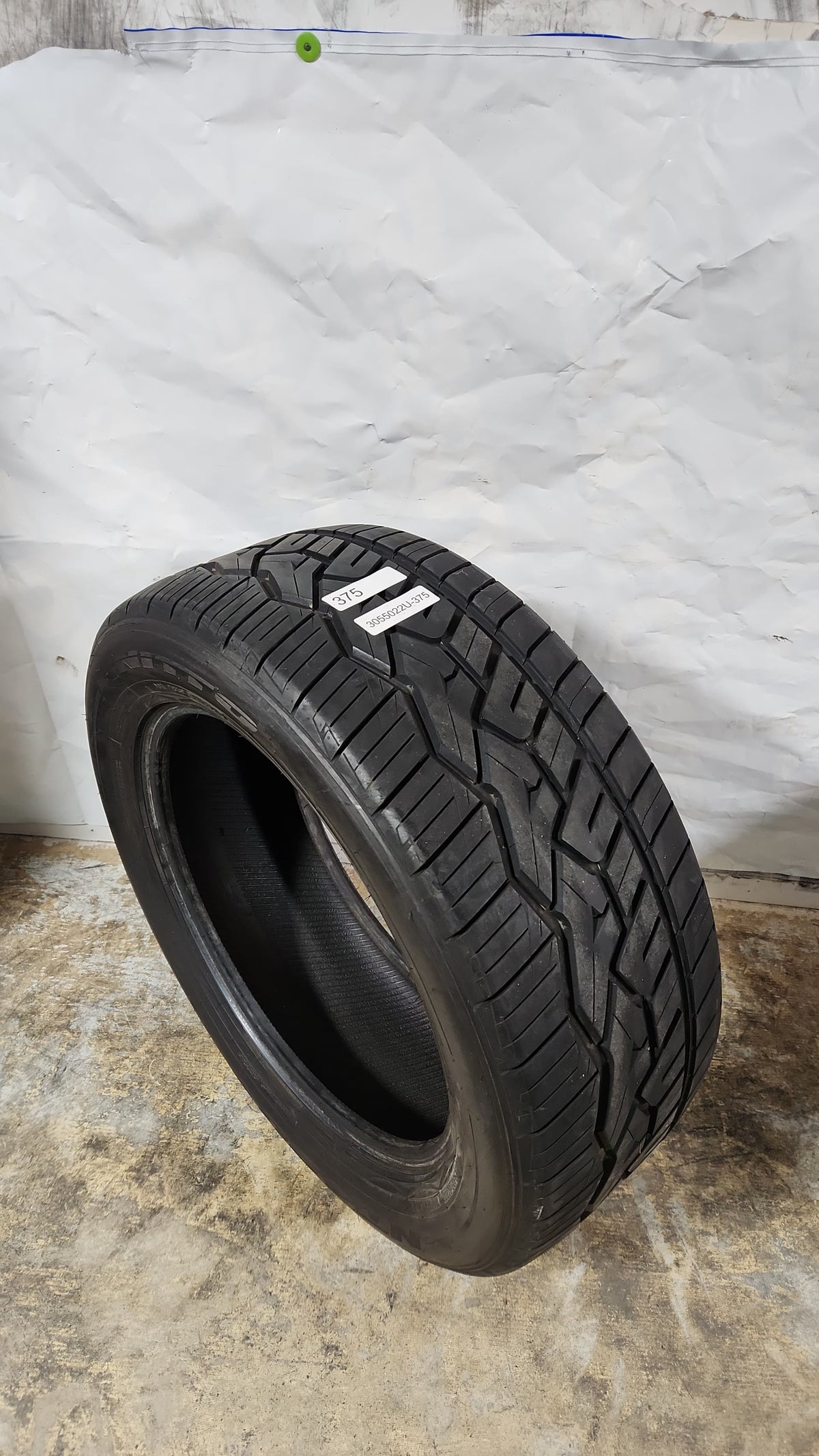 Used Tire - 305/50R22 Nitto NT420 10/32