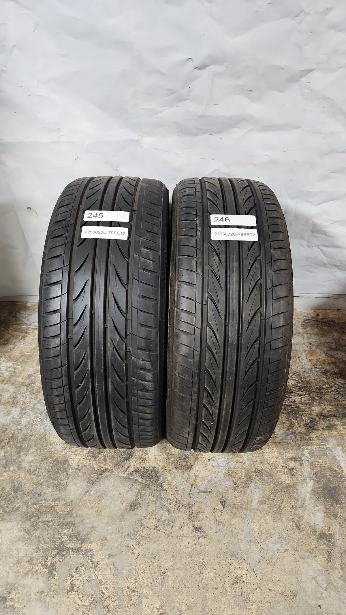 [USED] Set of 2 - 225/30R22 Delinte Thunder D7 Tires 6/32