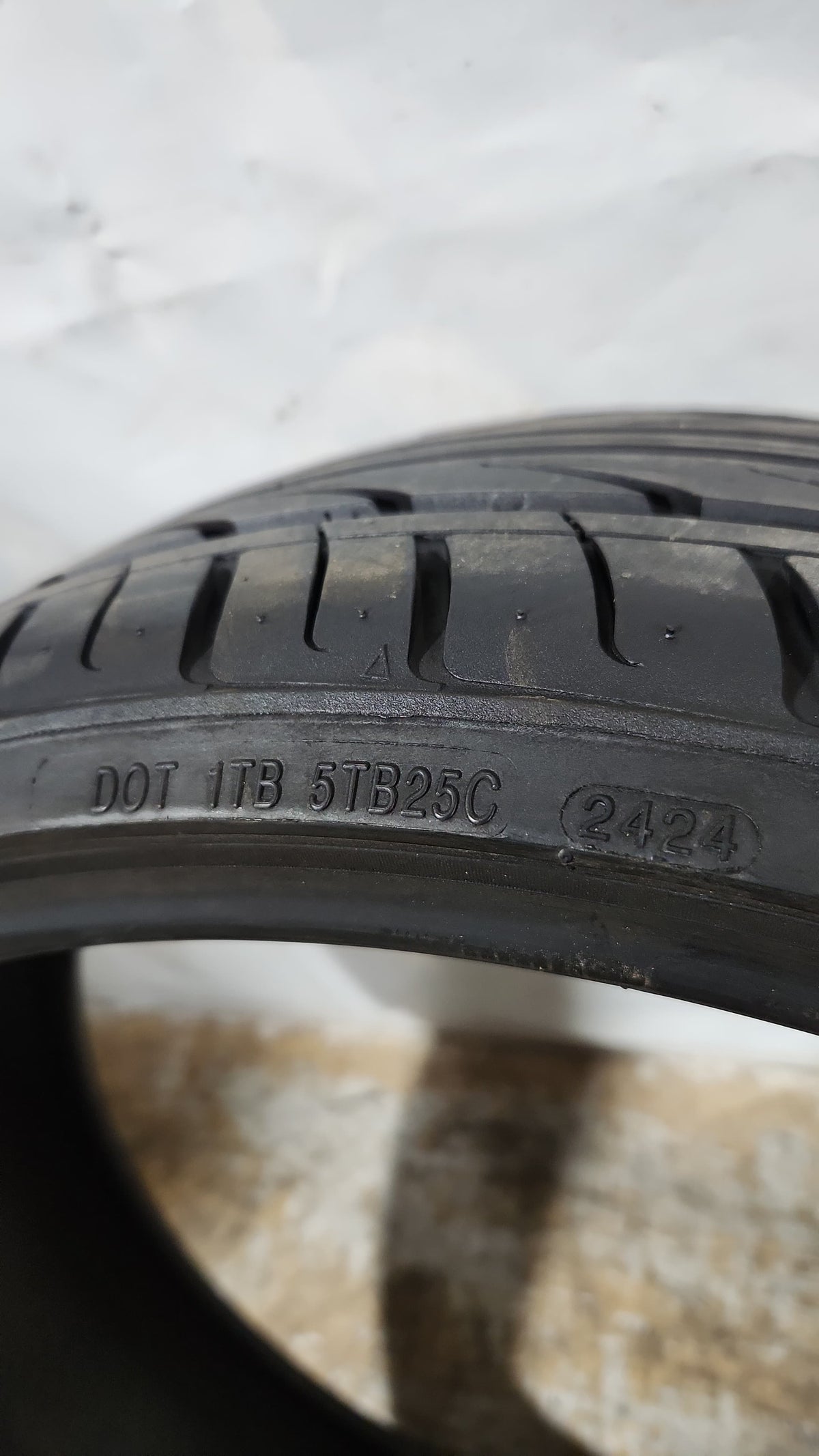 [USED] Set of 2 - 225/30R22 Delinte Thunder D7 Tires 6/32