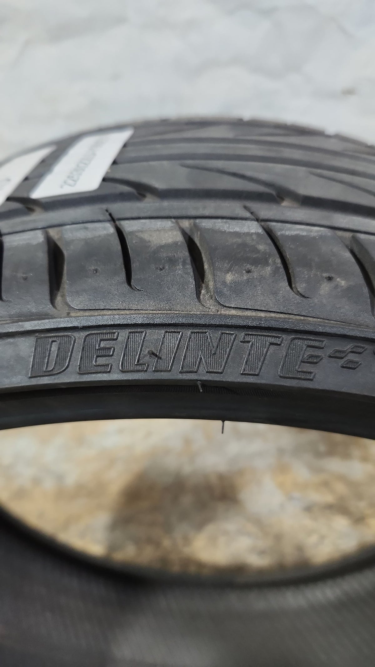 [USED] Set of 2 - 225/30R22 Delinte Thunder D7 Tires 6/32