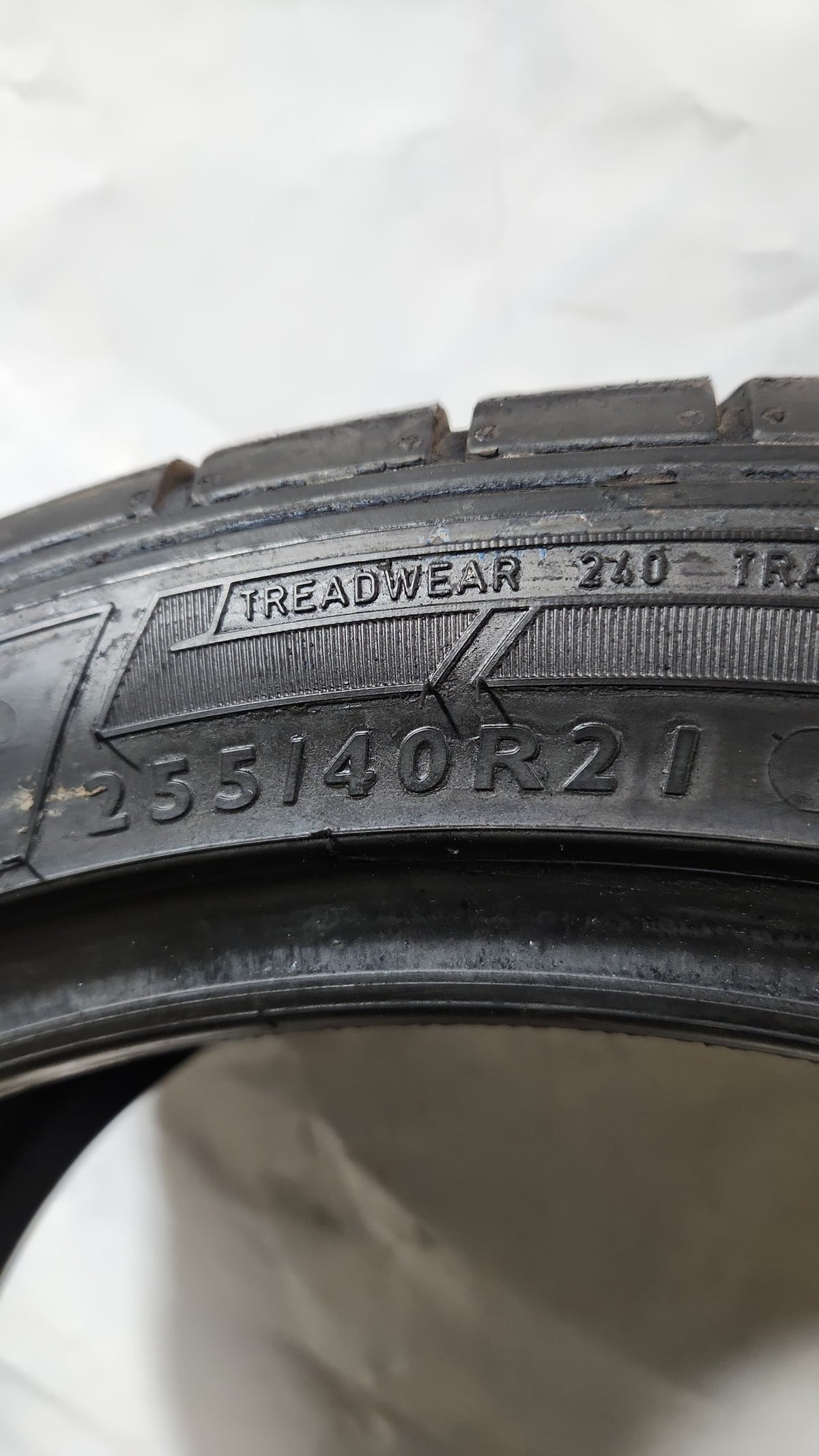 Used Tire - 255/40R21 Dunlop SP Sport Maxx GT