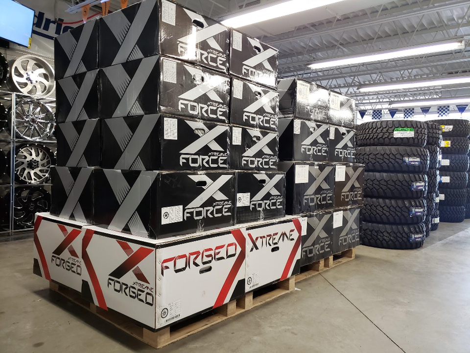 Xtreme Force XF-8 22x12 -44 6x135/6x139.7 (6x5.3/6x5.5) Chrome (left)